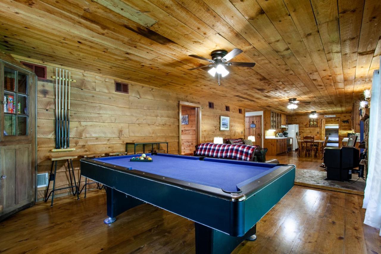 Forest Home Hot Tub Fire Pit Pool Table Піджен-Фордж Екстер'єр фото